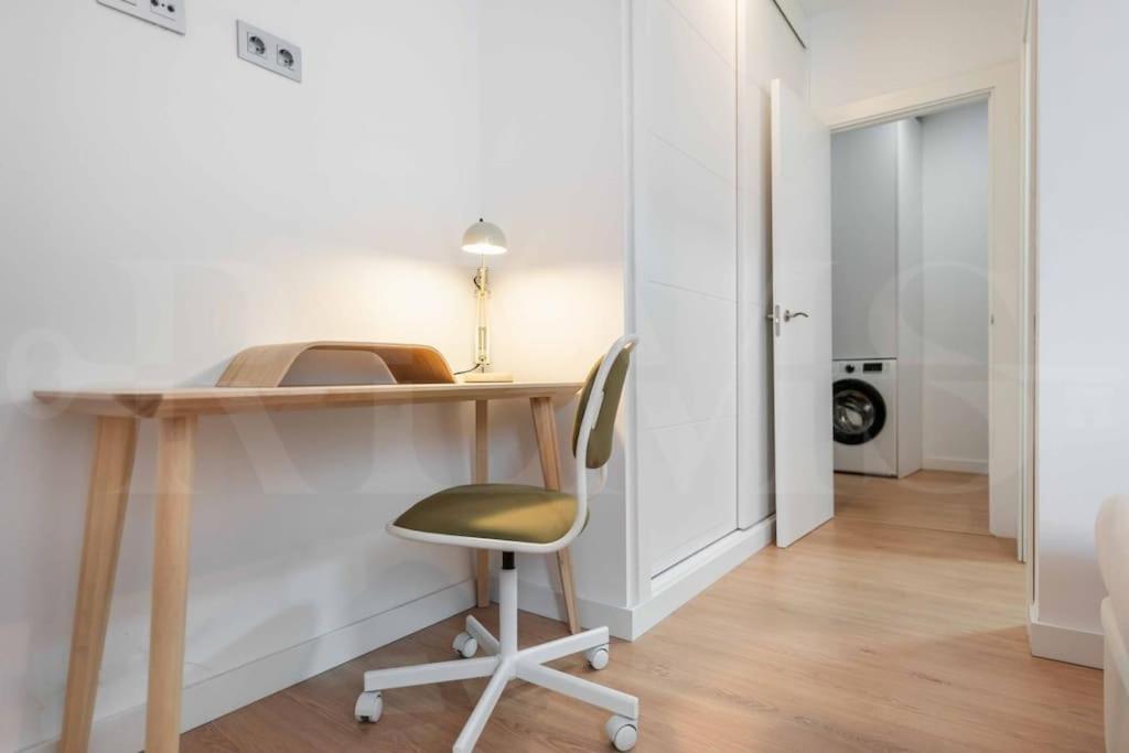 Fresh & Stylish Apartment With Parking By Rems Malaga Exterior photo