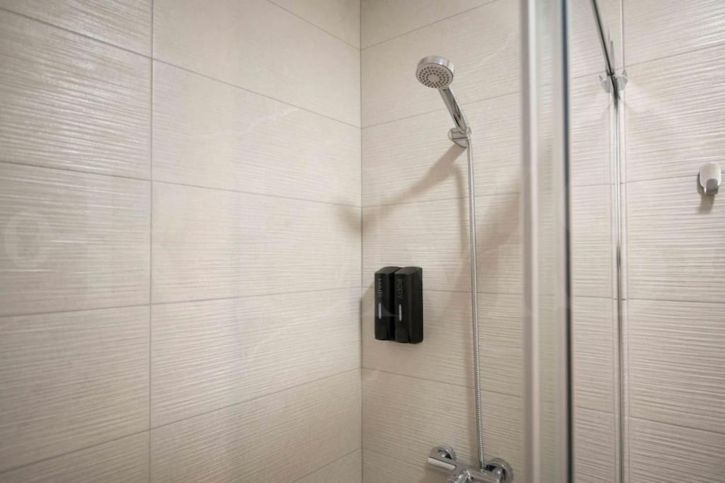 Fresh & Stylish Apartment With Parking By Rems Malaga Exterior photo